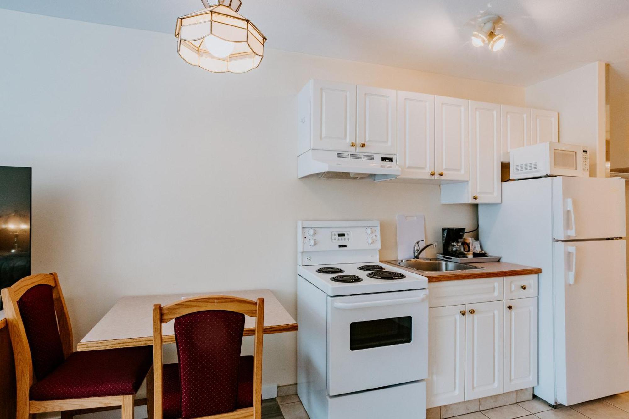 Western Budget Plus Mosaic Suites Penhold المظهر الخارجي الصورة