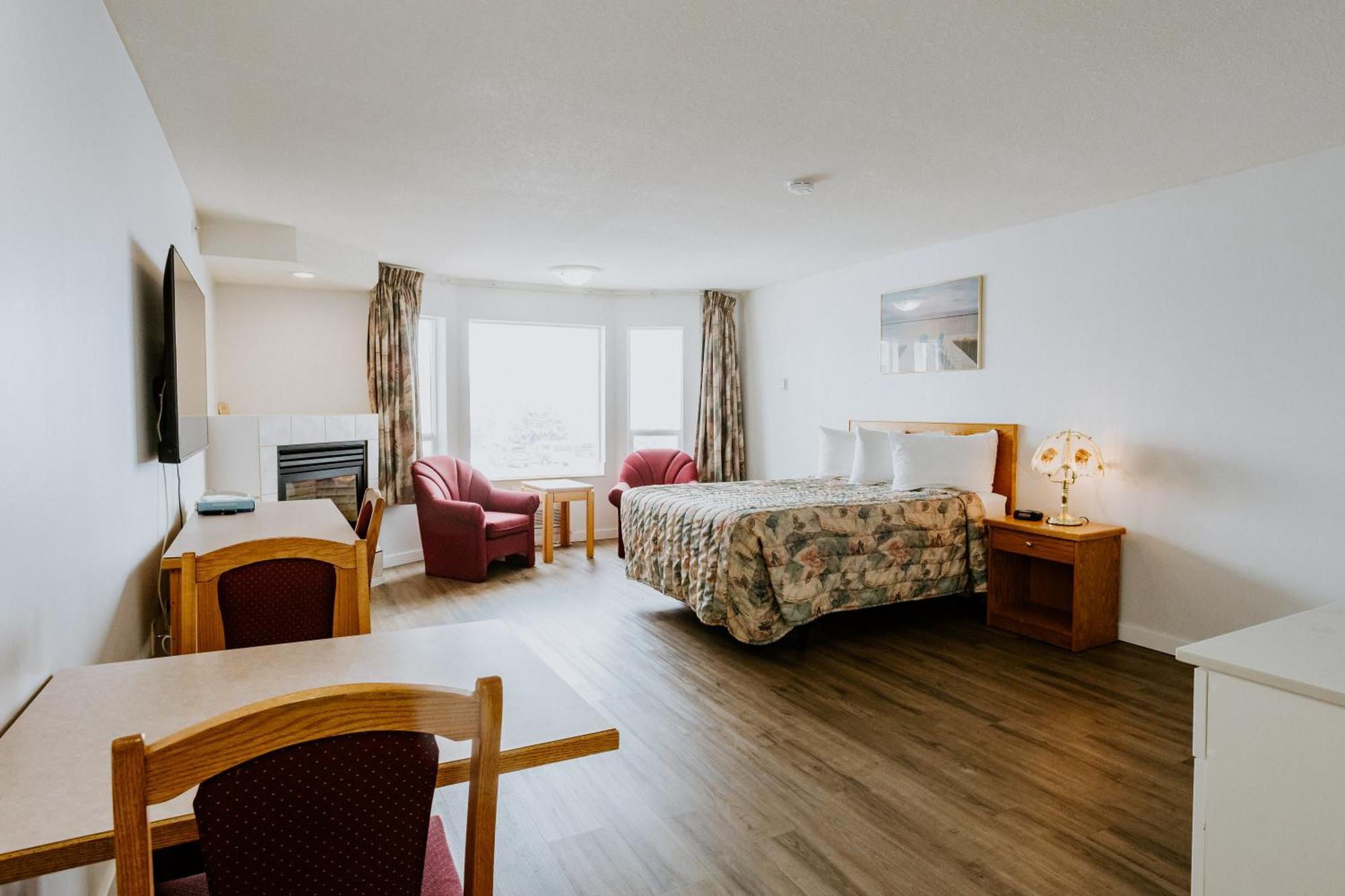 Western Budget Plus Mosaic Suites Penhold المظهر الخارجي الصورة