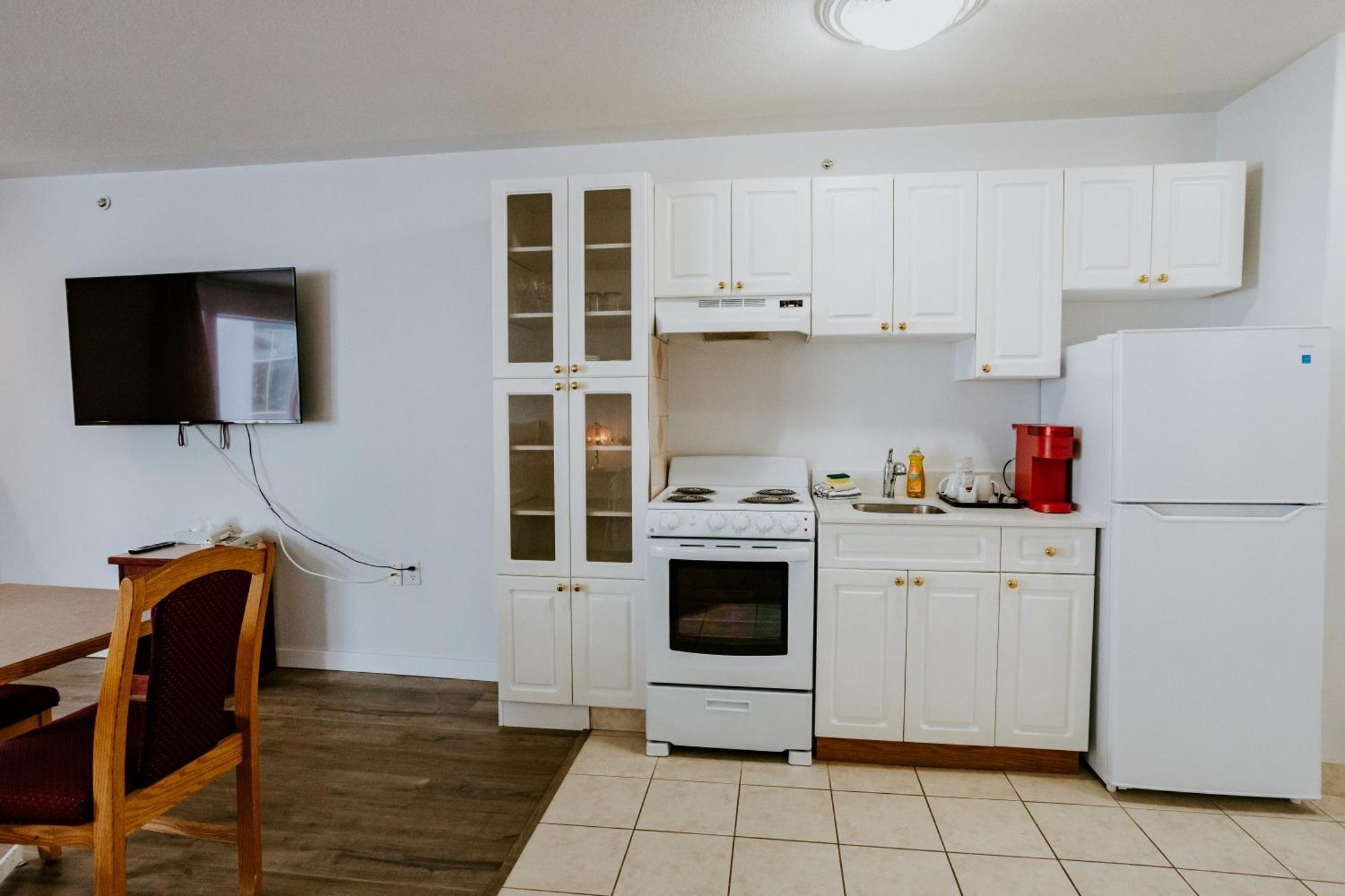 Western Budget Plus Mosaic Suites Penhold المظهر الخارجي الصورة