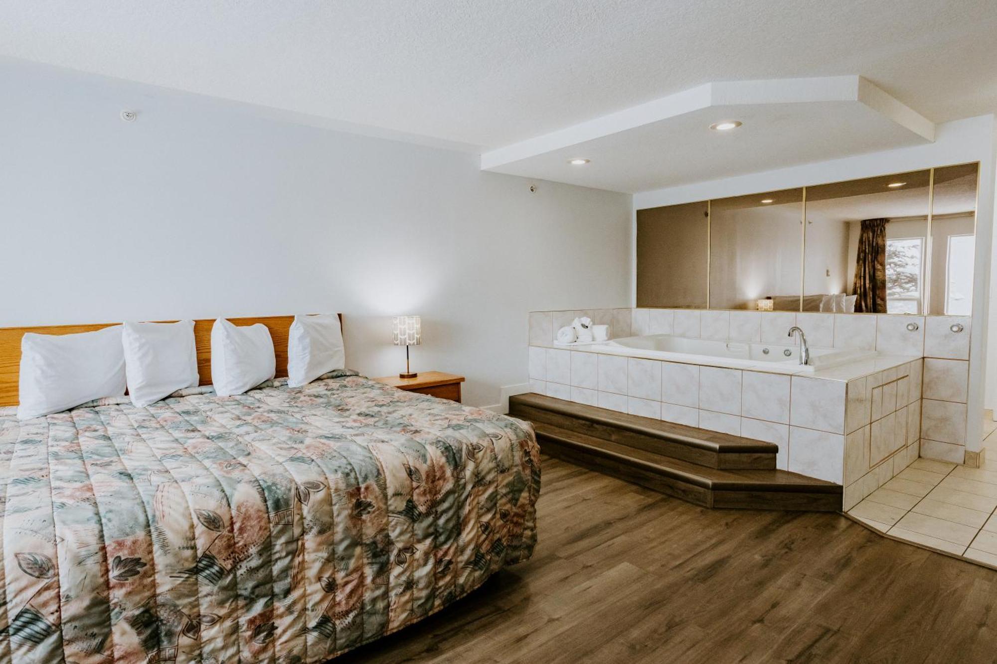 Western Budget Plus Mosaic Suites Penhold المظهر الخارجي الصورة