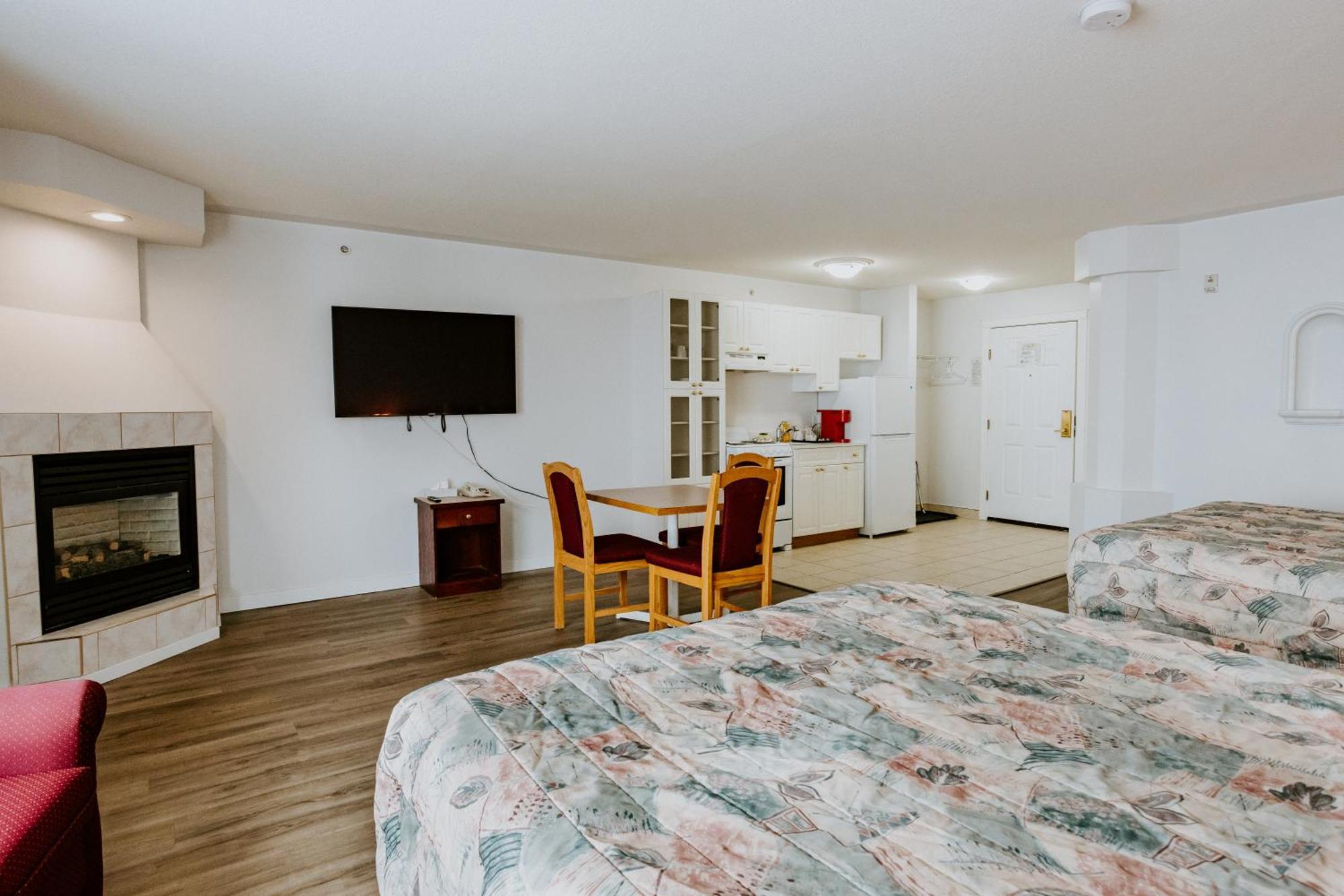 Western Budget Plus Mosaic Suites Penhold المظهر الخارجي الصورة