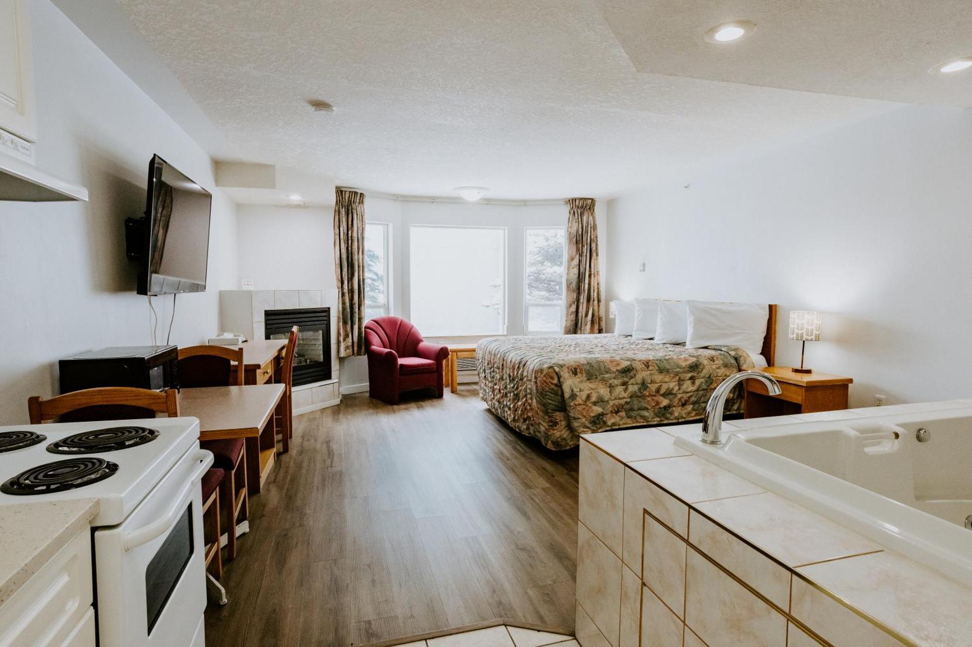 Western Budget Plus Mosaic Suites Penhold المظهر الخارجي الصورة