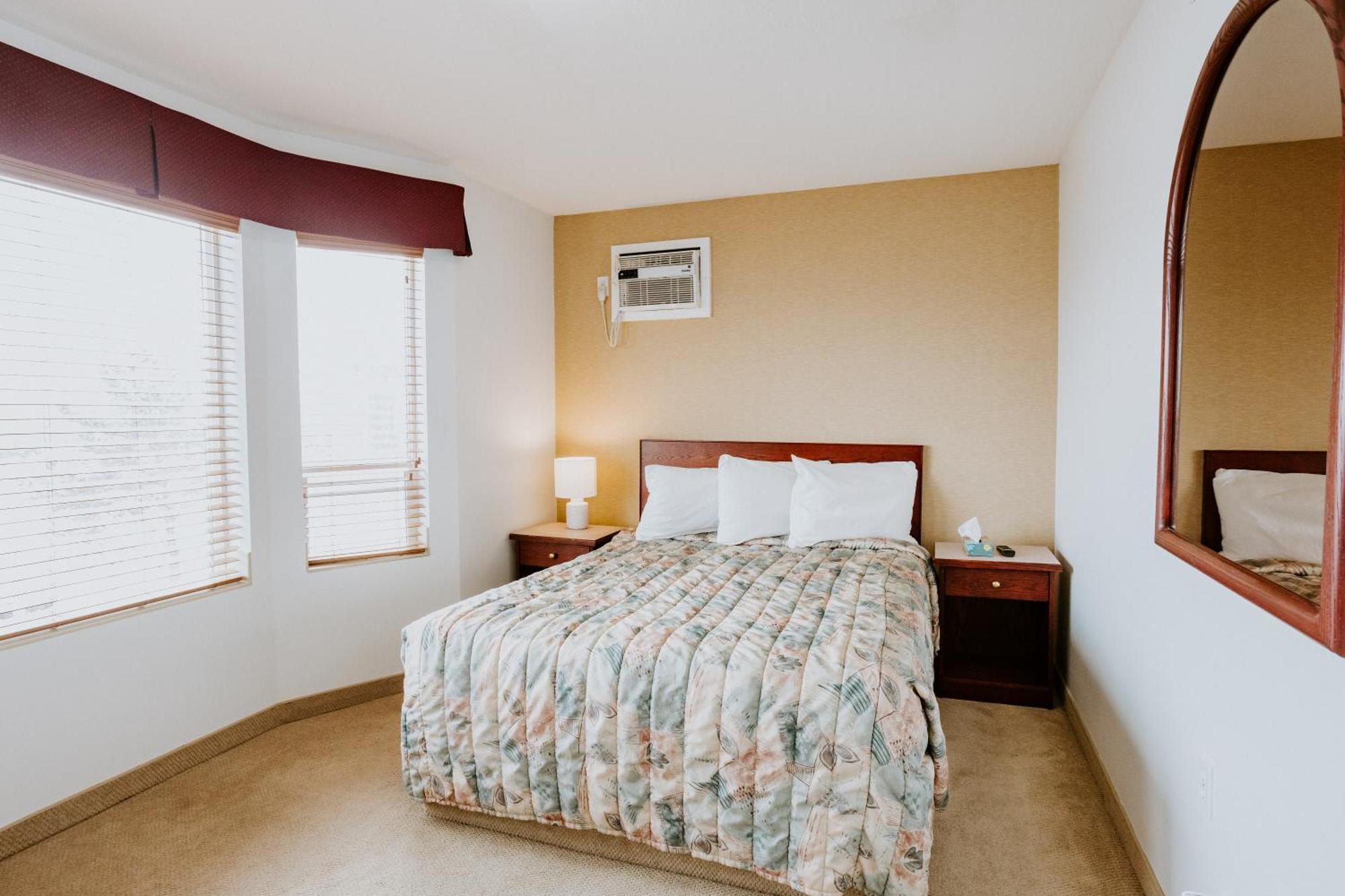 Western Budget Plus Mosaic Suites Penhold المظهر الخارجي الصورة