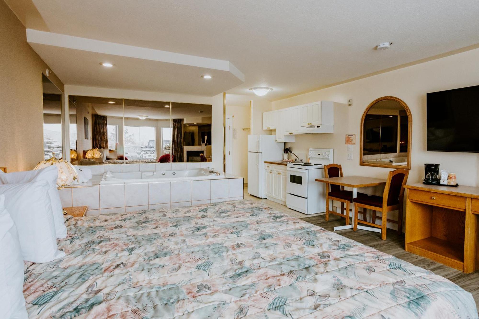 Western Budget Plus Mosaic Suites Penhold المظهر الخارجي الصورة