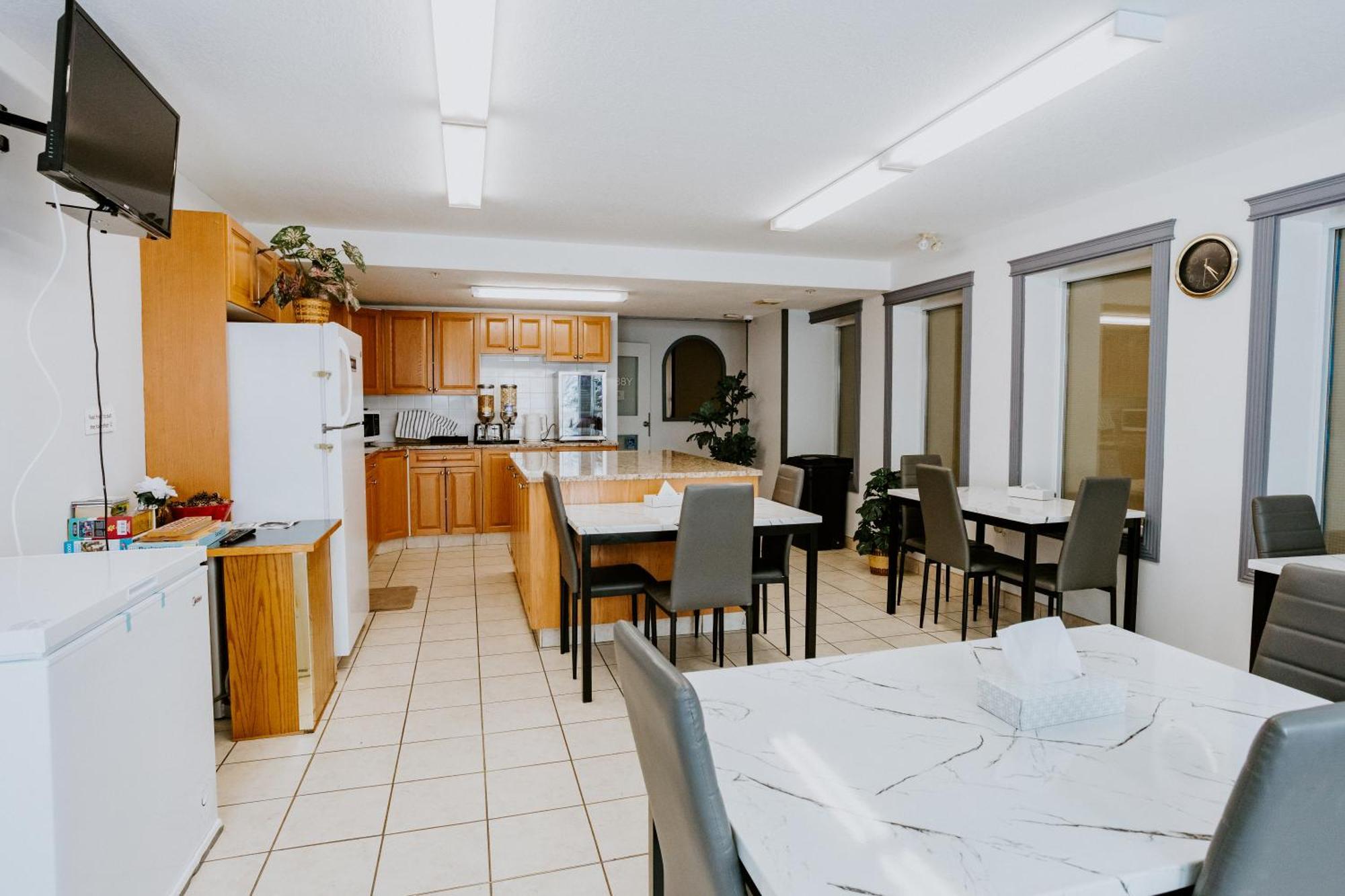 Western Budget Plus Mosaic Suites Penhold المظهر الخارجي الصورة