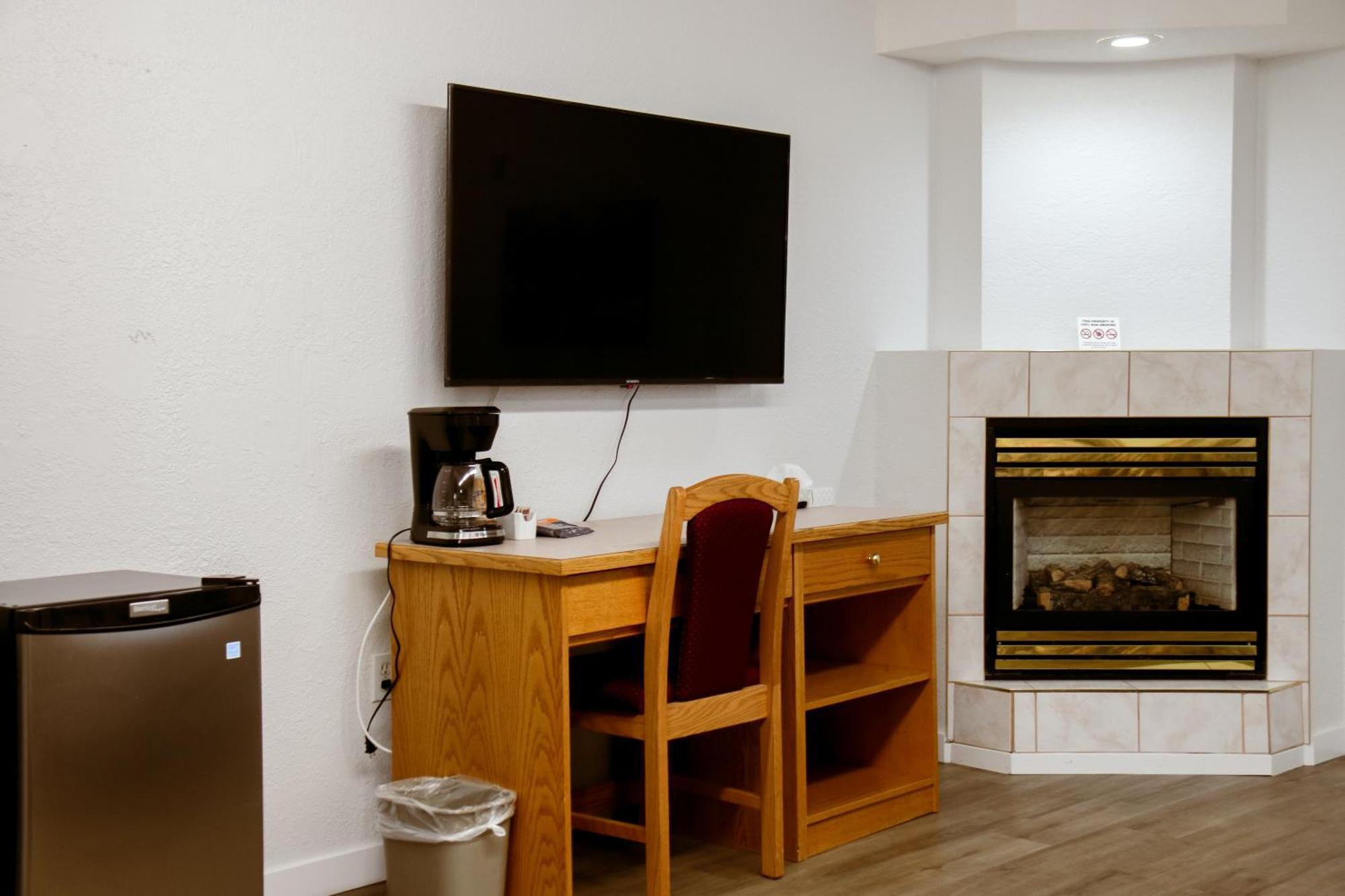 Western Budget Plus Mosaic Suites Penhold المظهر الخارجي الصورة